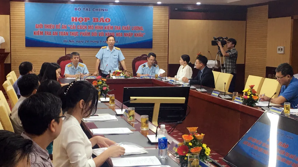 Hải quan đề nghị “kiêm” luôn kiểm tra an toàn thực phẩm ảnh 1