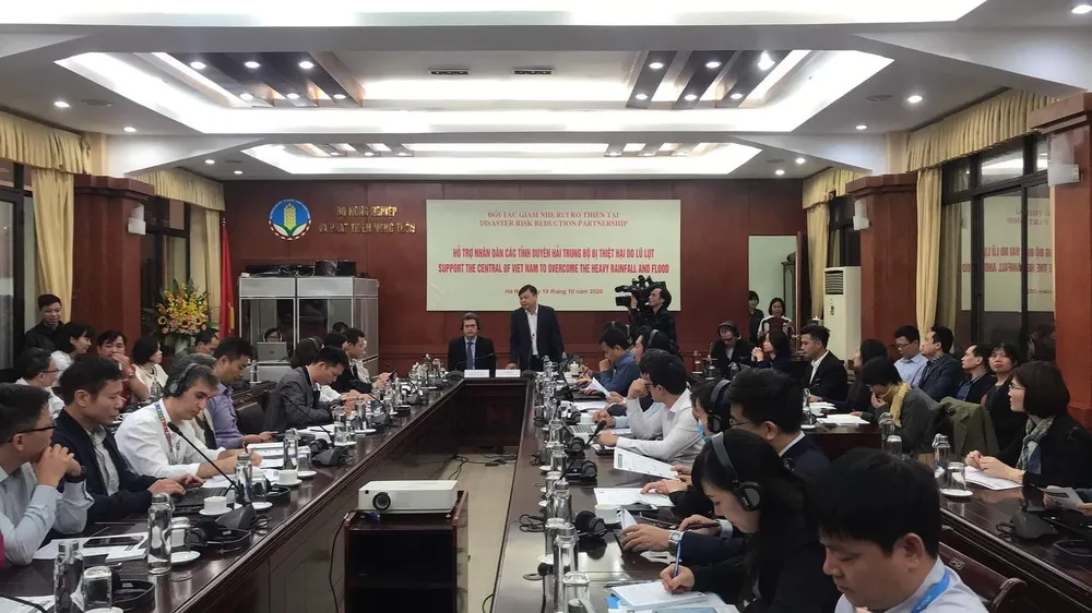 Không khí lạnh mạnh tràn về, thêm áp thấp nhiệt đới mới ảnh 2