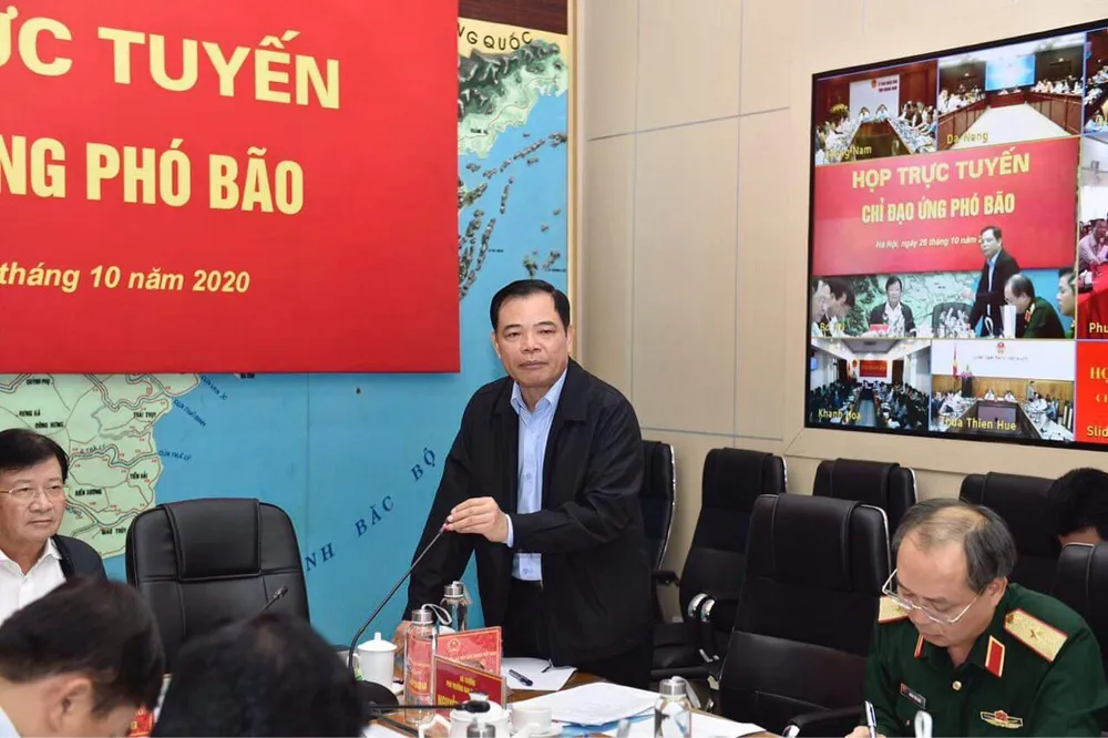 “Cuồng phong” số 9 sắp đổ vào Trung bộ, có thể đánh đắm các loại tàu thuyền ảnh 3