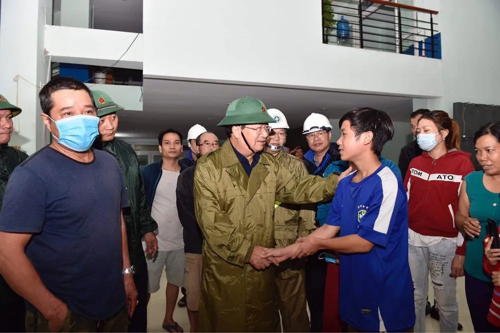 Dự báo bão số 9 cập bờ vào khoảng 10 giờ sáng nay ảnh 4