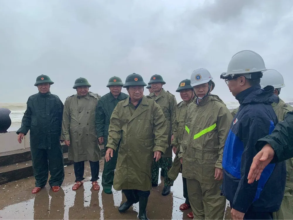 Dự báo bão số 9 cập bờ vào khoảng 10 giờ sáng nay ảnh 10