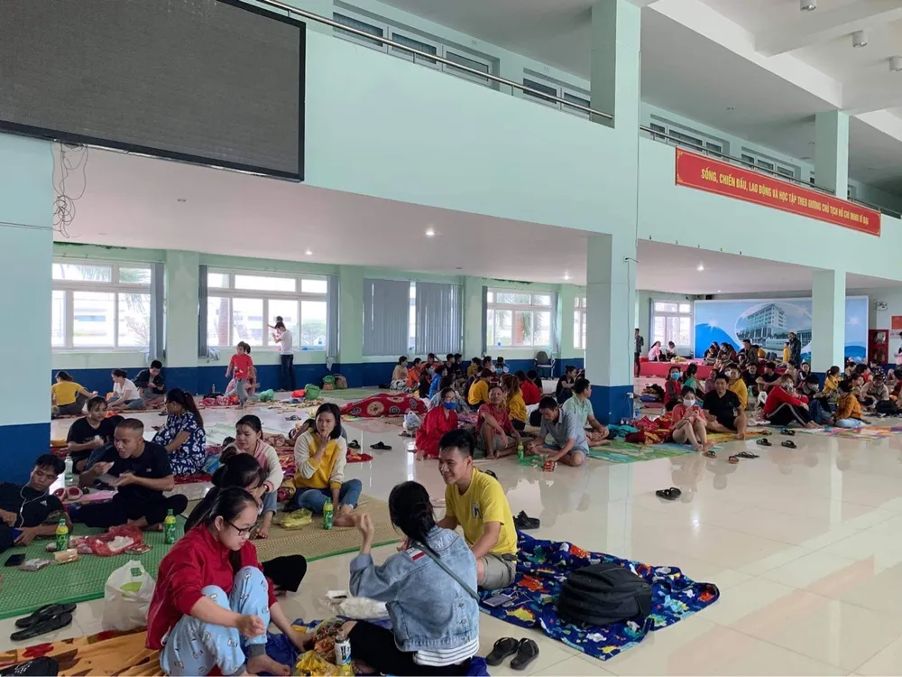 Dự báo bão số 9 cập bờ vào khoảng 10 giờ sáng nay ảnh 8