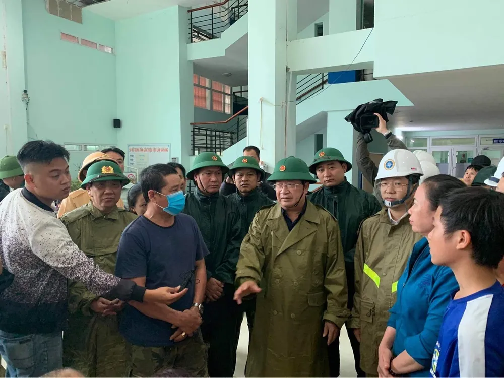 Dự báo bão số 9 cập bờ vào khoảng 10 giờ sáng nay ảnh 5