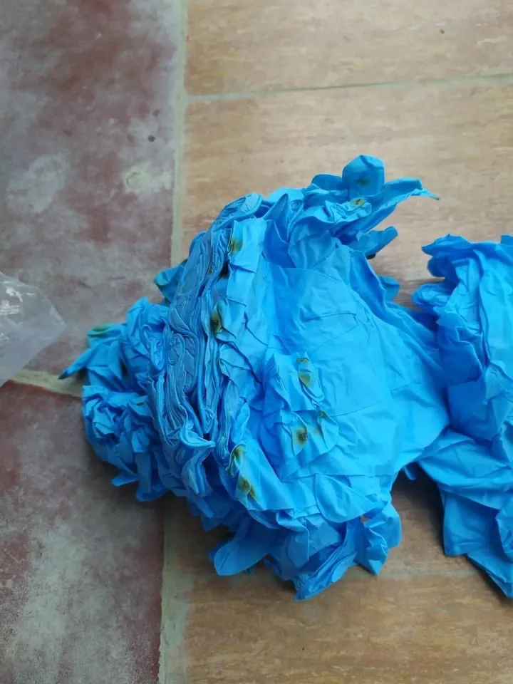 Bắt 8 tấn găng tay y tế “sida” ảnh 2