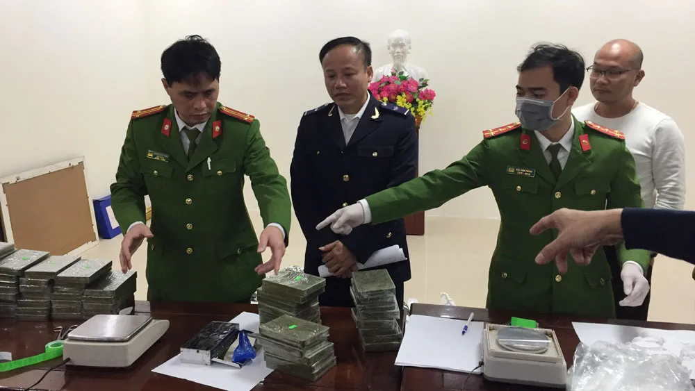 Bắt 8 bao tải ma túy tại Nghệ An ảnh 1