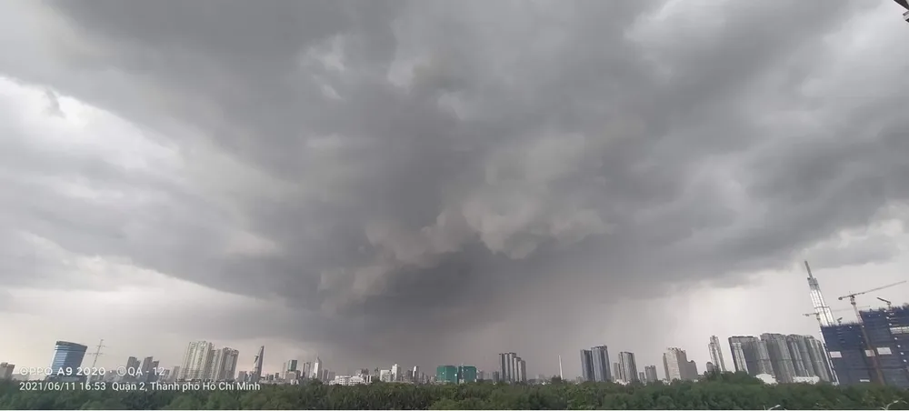 Áp thấp nhiệt đới ở Biển Đông thường làm thời tiết Nam bộ xấu đi do hút gió mùa Tây Nam. Ảnh minh hoạ: NGUYỄN QUỐC ANH