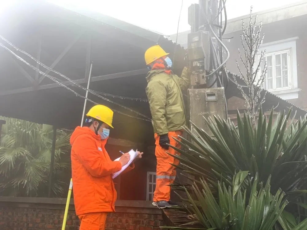 Hoá đơn tiền điện tăng cao vì rét đậm và băng giá