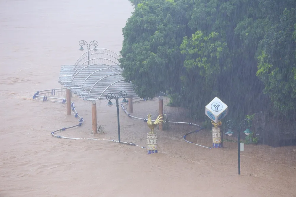 Bão tan, mưa dông vẫn còn ảnh 7