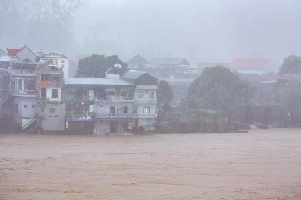 Bão tan, mưa dông vẫn còn ảnh 6