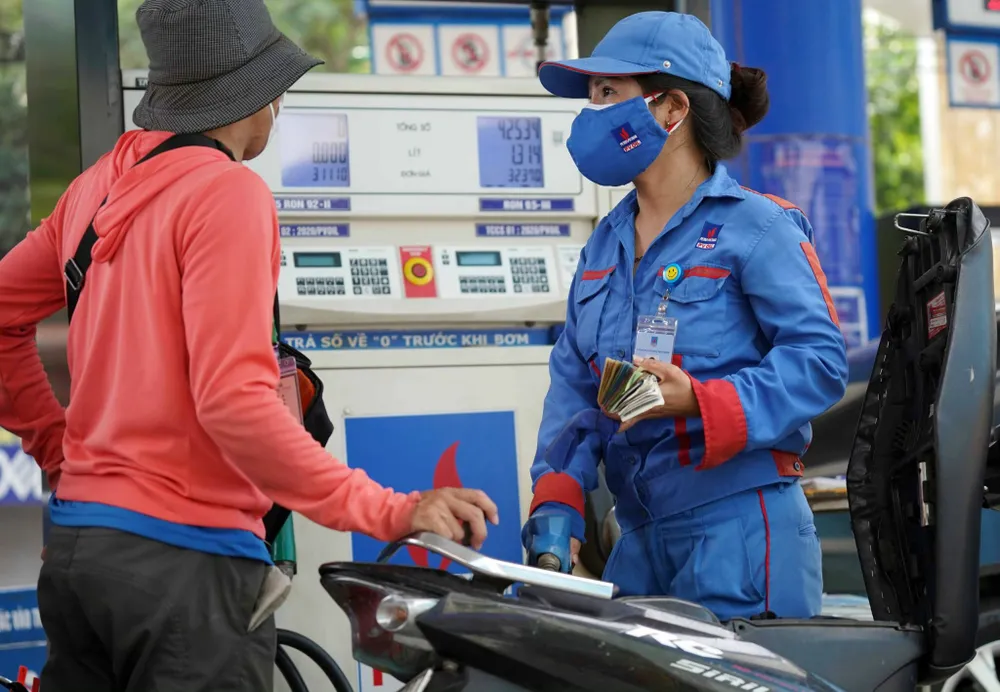 Giá xăng tăng nhẹ ảnh 1