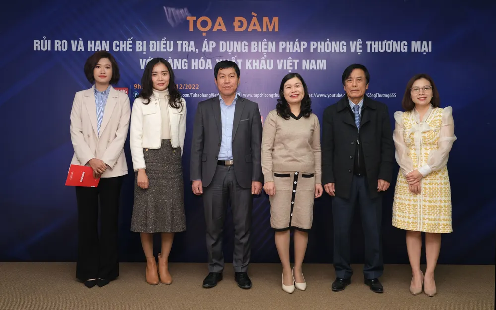 Các chuyên gia tham dự cuộc tọa đàm