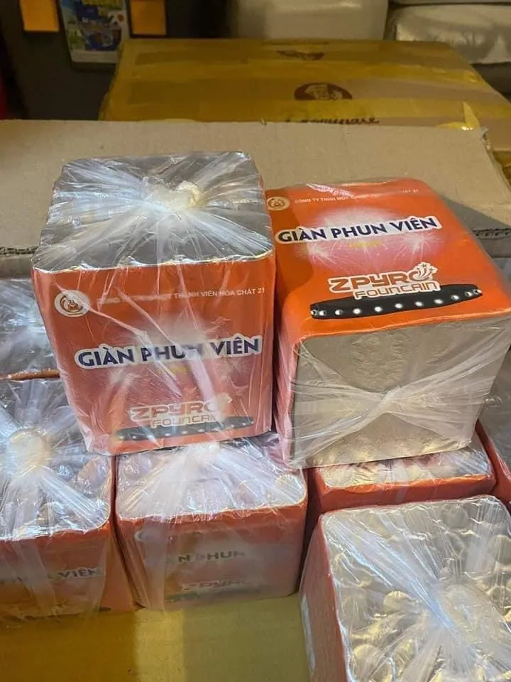 Trên mạng xã hội, pháo hoa vẫn đang được rao bán, chào mời công khai