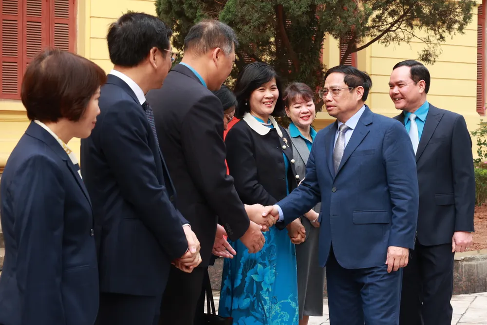 Sáng 1-2, Thủ tướng Phạm Minh Chính đến thăm và làm việc với Tổng LĐLĐ Việt Nam tại trụ sở Tổng LĐLĐ Việt Nam ở Hà Nội