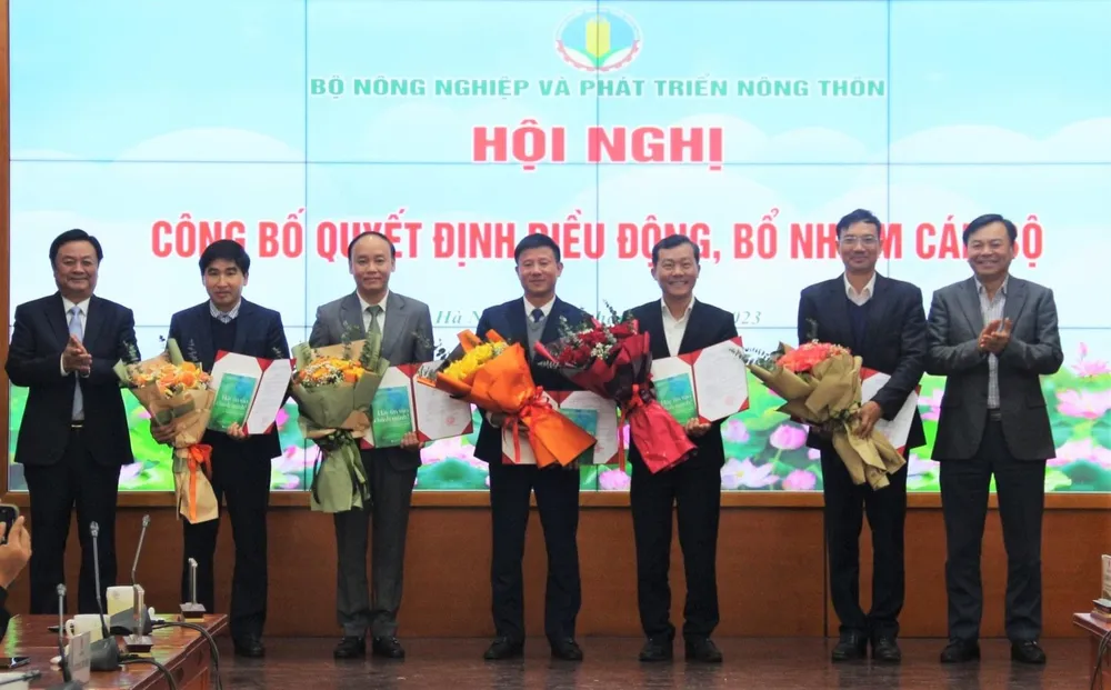 Hội nghị công bố quyết định điều động nhân sự của Bộ NN-PTNT đầu năm 2023. Ảnh: Văn phòng Bộ NN-PTNT