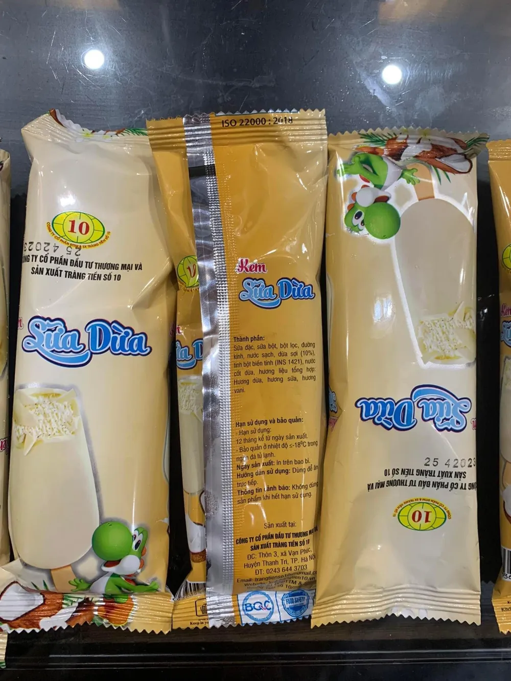 Những que kem mang tên "Tràng Tiền" nhưng lại làm từ nguyên liệu hết date Những que kem mang tên "Tràng Tiền" nhưng lại làm từ nguyên liệu hết date