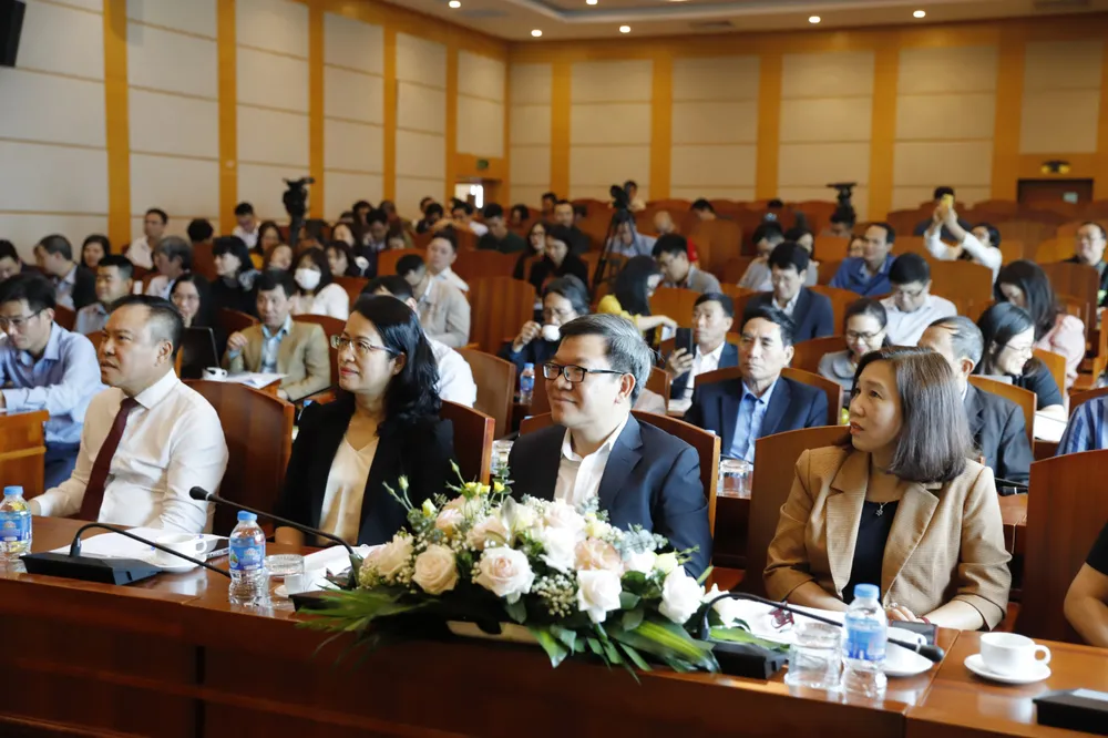 Các đại biểu dự lễ phát động cuộc thi viết về nông nghiệp, nông dân, nông thôn sáng 26-4