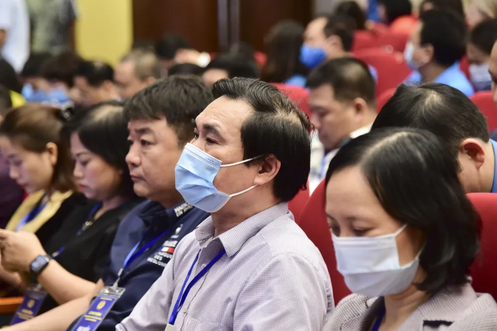 Các đại biểu và đại diện công nhân lao động dự lễ phát động chiều 27-4