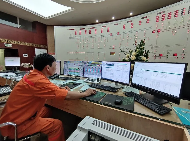 Điều hành và theo dõi nguồn nước, sản lượng điện tại Nhà máy thủy điện Hòa Bình