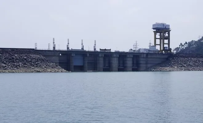 Ngày 16-6, hồ thủy điện Thác Bà đã thoát khỏi mực nước chết