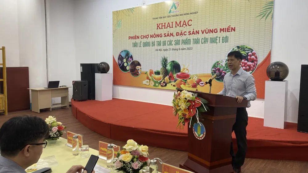 Giám đốc Trung tâm Xúc tiến thương mại nông nghiệp Việt Nam phát biểu khai mạc Giám đốc Trung tâm Xúc tiến thương mại nông nghiệp Việt Nam phát biểu khai mạc