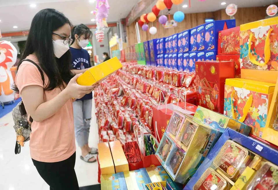 Bánh Trung thu năm nay được trưng bày nhiều tại các siêu thị