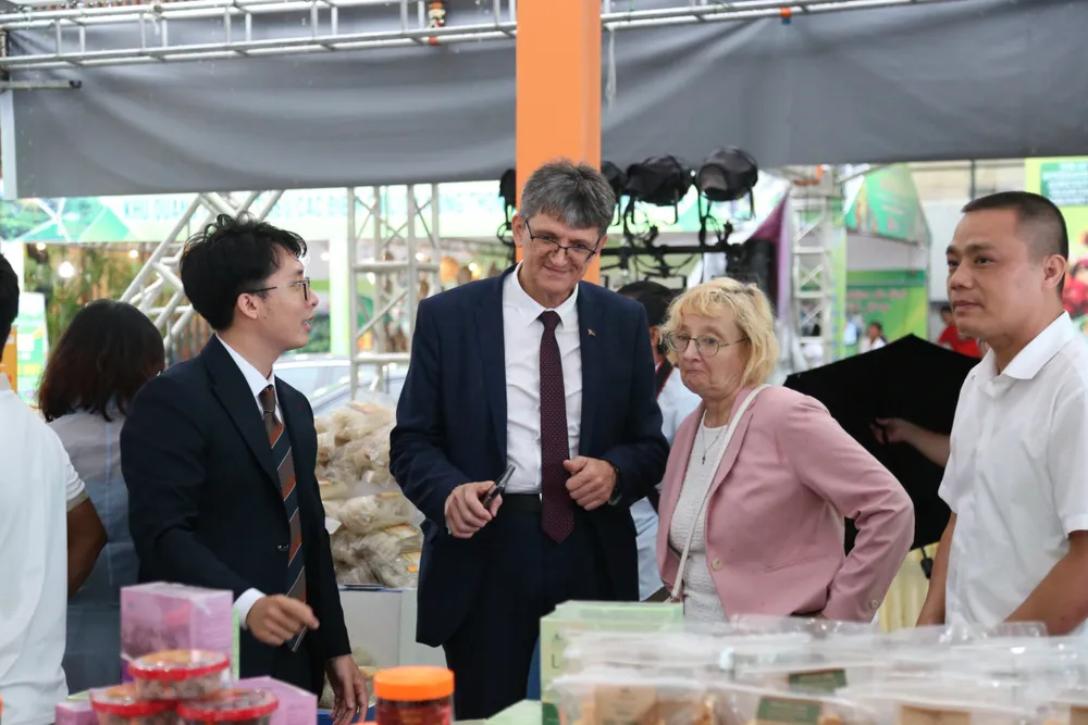 Đại diện các doanh nghiệp, tổ chức quốc tế tham gia triển lãm nông nghiệp quốc tế tại AgroViet 2023