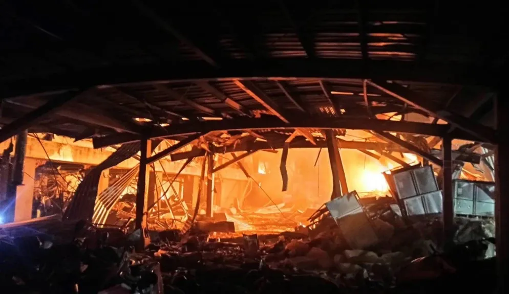 Hiện trường vụ cháy nhà máy sản xuất dụng cụ goft tại Đài Loan. Ảnh: CNA