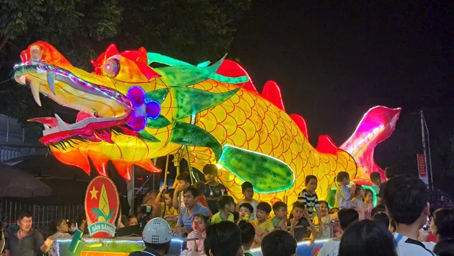 Rước cá chép đón ánh trăng rằm Trung thu Rước cá chép đón ánh trăng rằm Trung thu