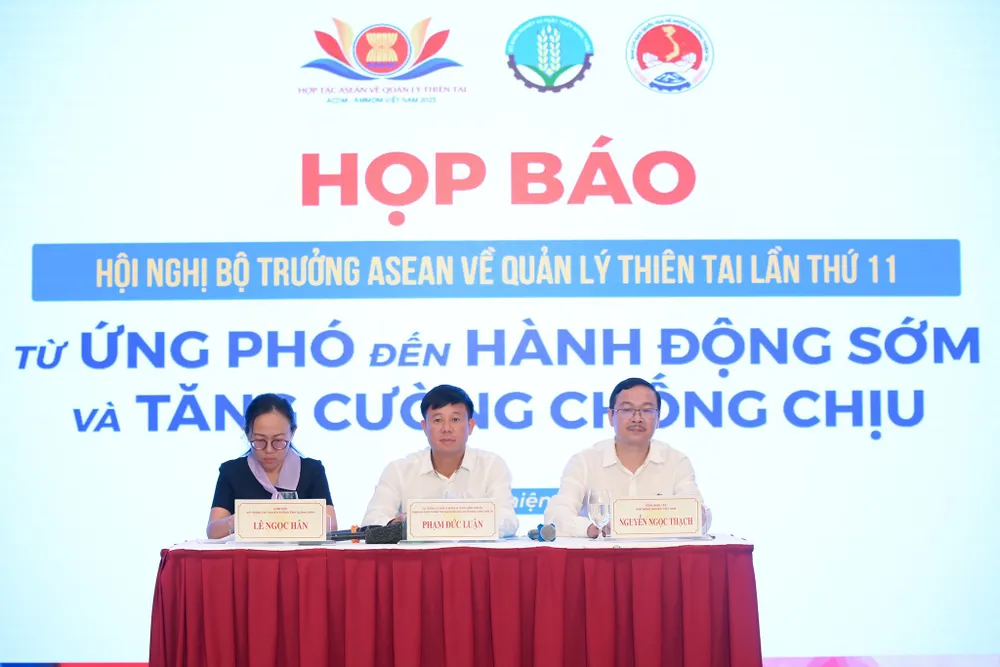 Đại diện Bộ NN-PTNT và Sở TT-TT tỉnh Quảng Ninh trao đổi thông tin với báo chí Đại diện Bộ NN-PTNT và Sở TT-TT tỉnh Quảng Ninh trao đổi thông tin với báo chí