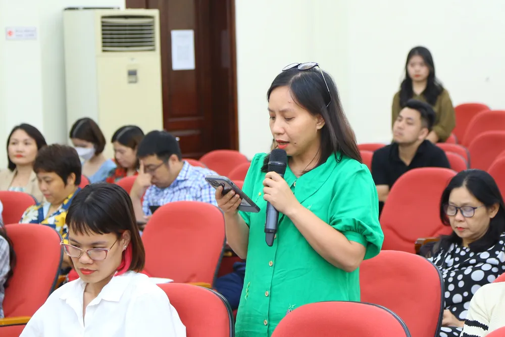 Báo chí đặt câu hỏi tại cuộc họp báo của Bộ LĐTB-XH