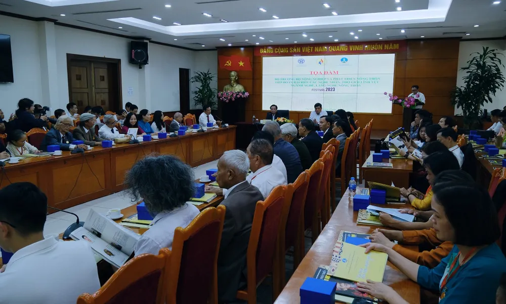 Các nghệ nhân, thợ giỏi gặp gỡ Bộ trưởng Lê Minh Hoan sáng 9-11 tại trụ sở Bộ NN-PTNT