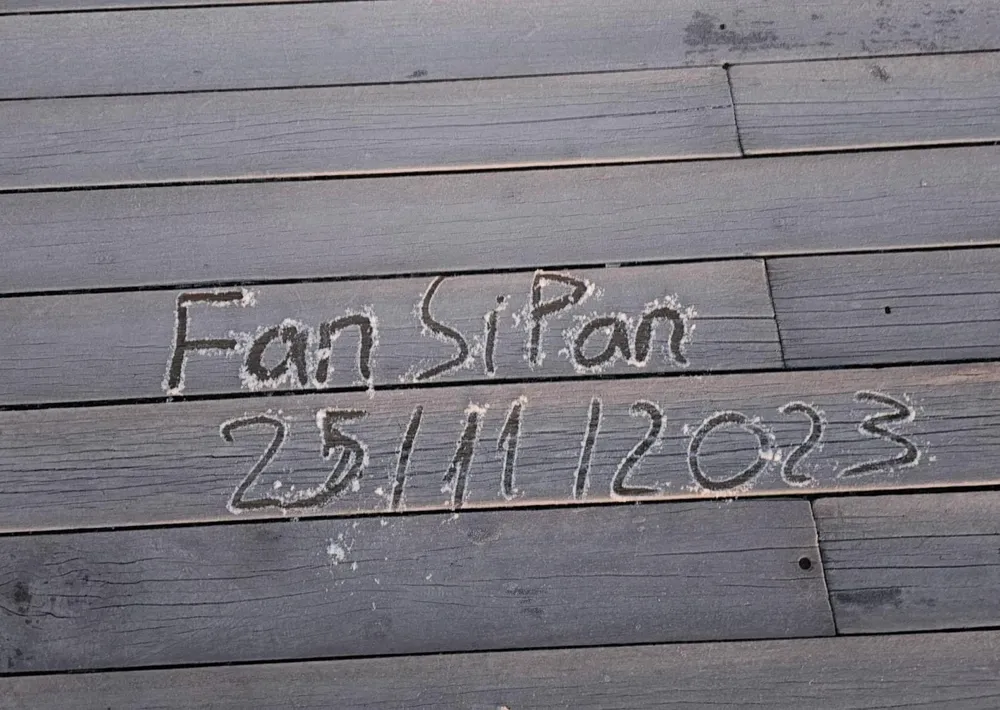 Lớp băng mỏng do hơi nước ngưng tụ khi gặp lạnh. Ảnh: CTV Lớp băng mỏng do hơi nước ngưng tụ khi gặp lạnh. Ảnh: CTV