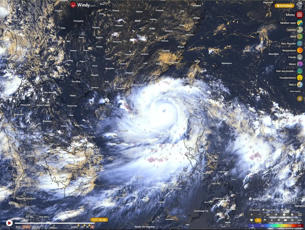 Các trung tâm dự báo quốc tế nhận định Yagi là "cuồng phong" và đã hình thành mắt bão sau khi vào Biển Đông