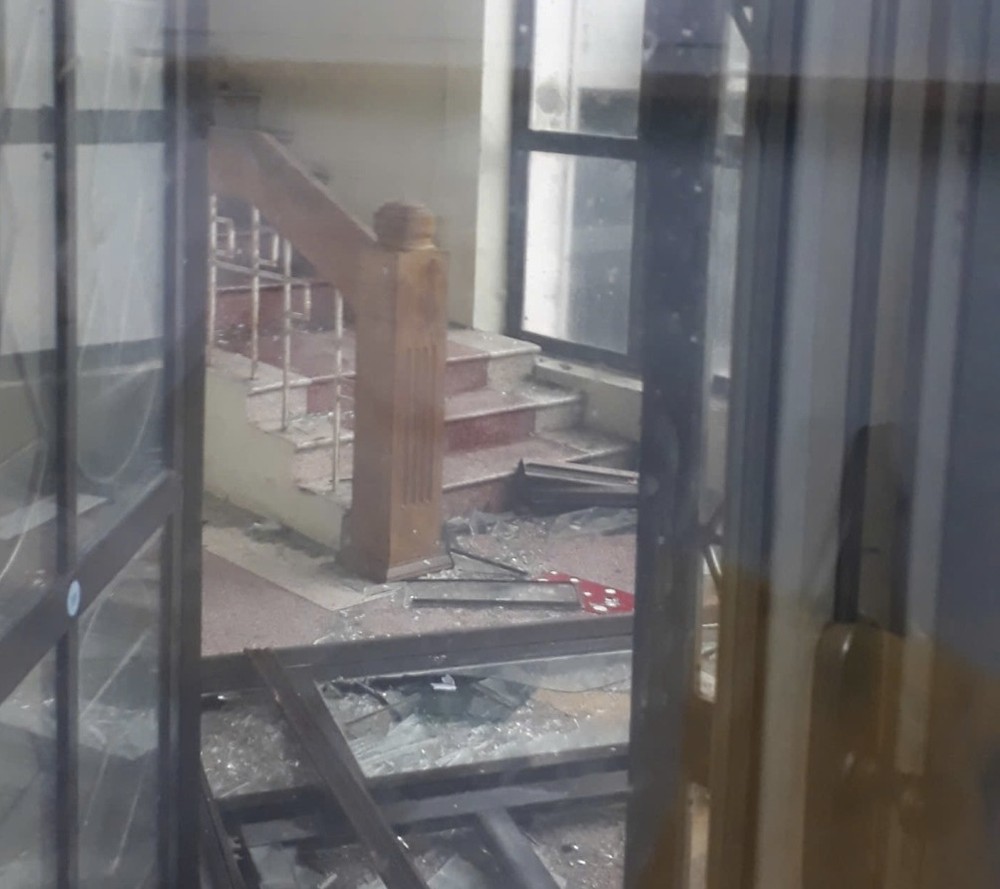 The storm destroys houses in Quang Ninh