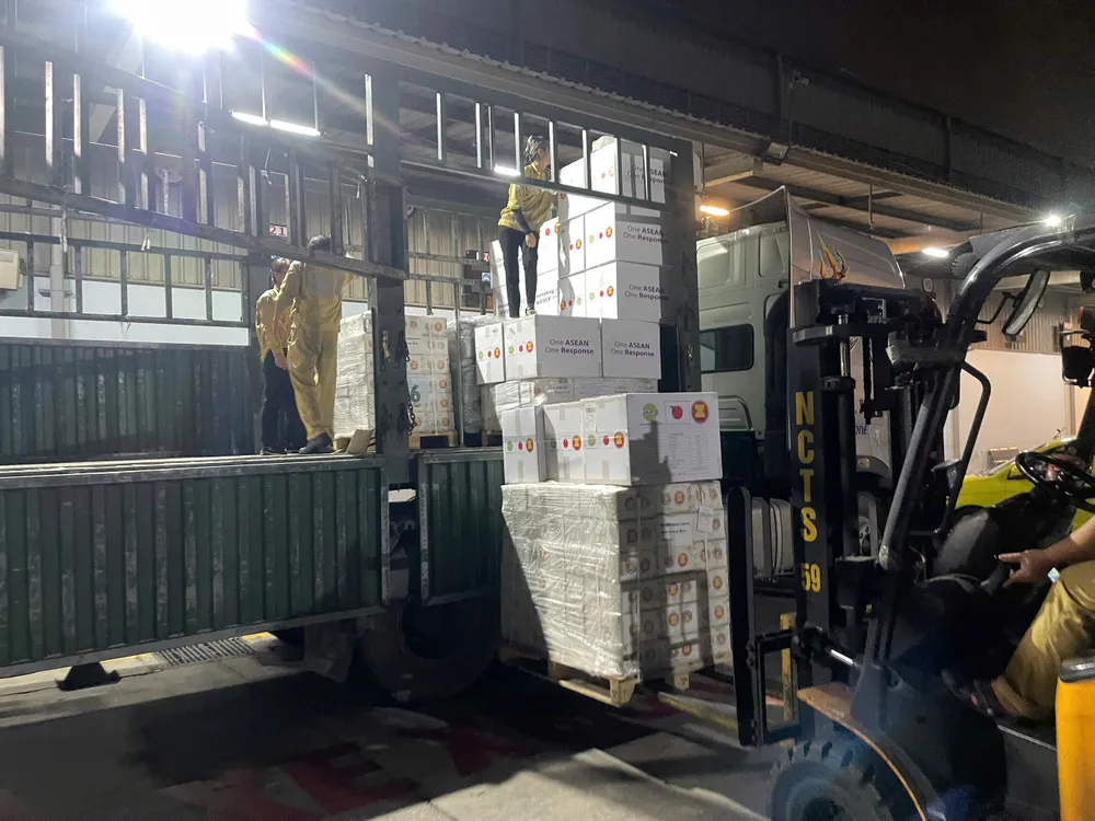 Reception and customs clearance process of the third shipment from AHA Center at Noi Bai Airport