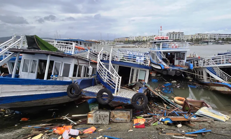 Boats are damaged and sunk by Typhoon Yagi in Ha Long City, Quang Ninh Province.