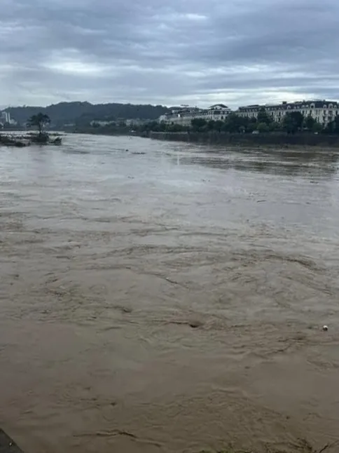Heavy rain causes the Red River in Lao Cai City to rise again.