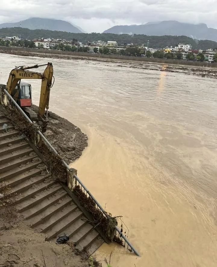 The Red River's water level on the morning of October 1