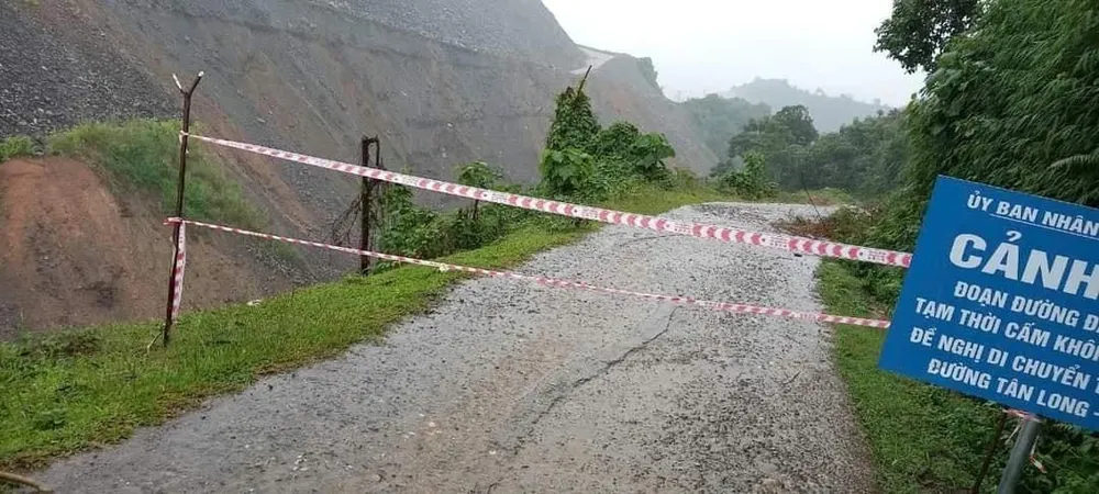 Road closures in several areas of Lao Cai Province due to landslide risk