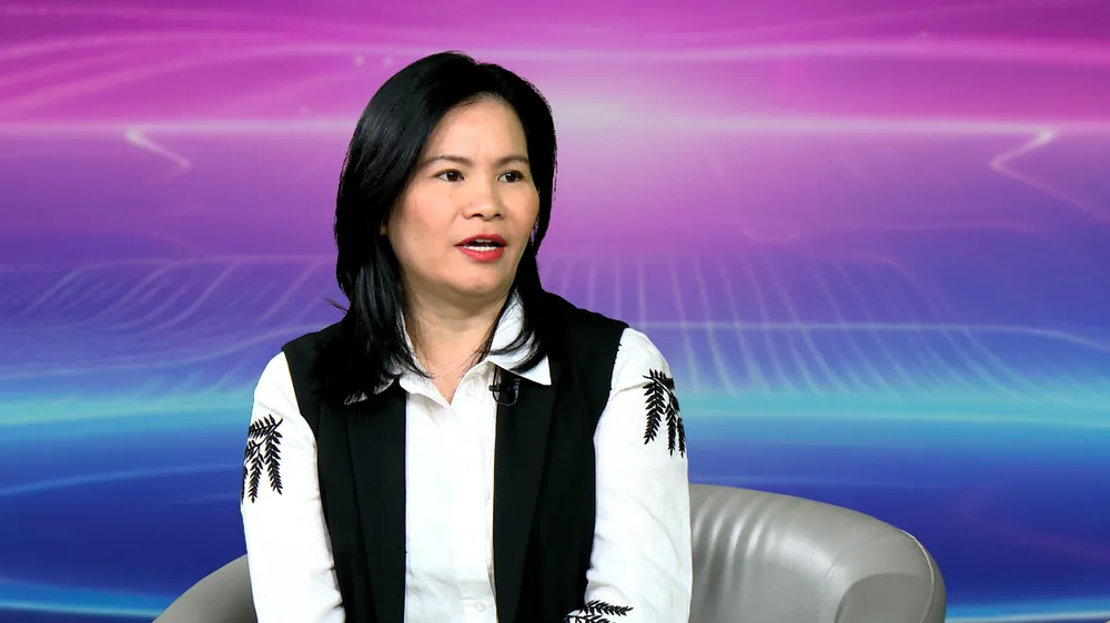 Ba Phan Thi Thanh Xuan - Pho Chu tich kiem Tong Thu ky HH Da giay - Tui xach VN 2.jpeg