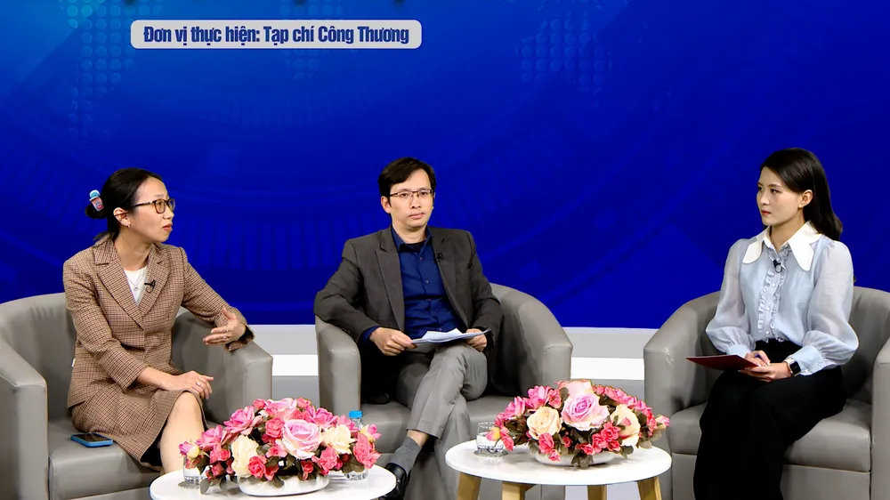 3 Khách mời trao đổi.jpeg