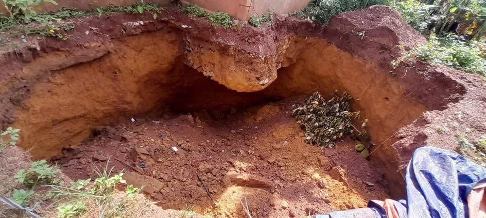 Hố sụt lún ngày càng mở rộng