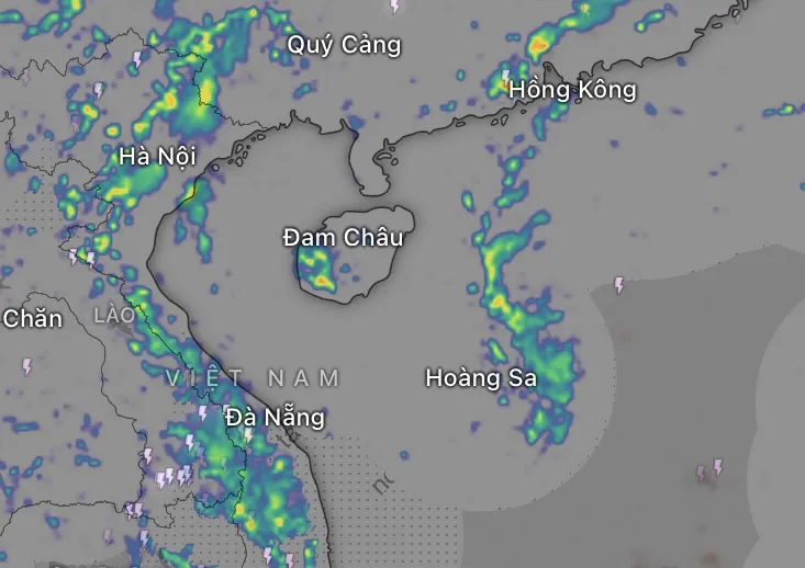 Ảnh radar thời tiết lúc 15 giờ 40 phút ngày 15-9: Thời tiết ở đất liền và khu vực giữa Biển Đông có mưa dông mạnh do áp thấp