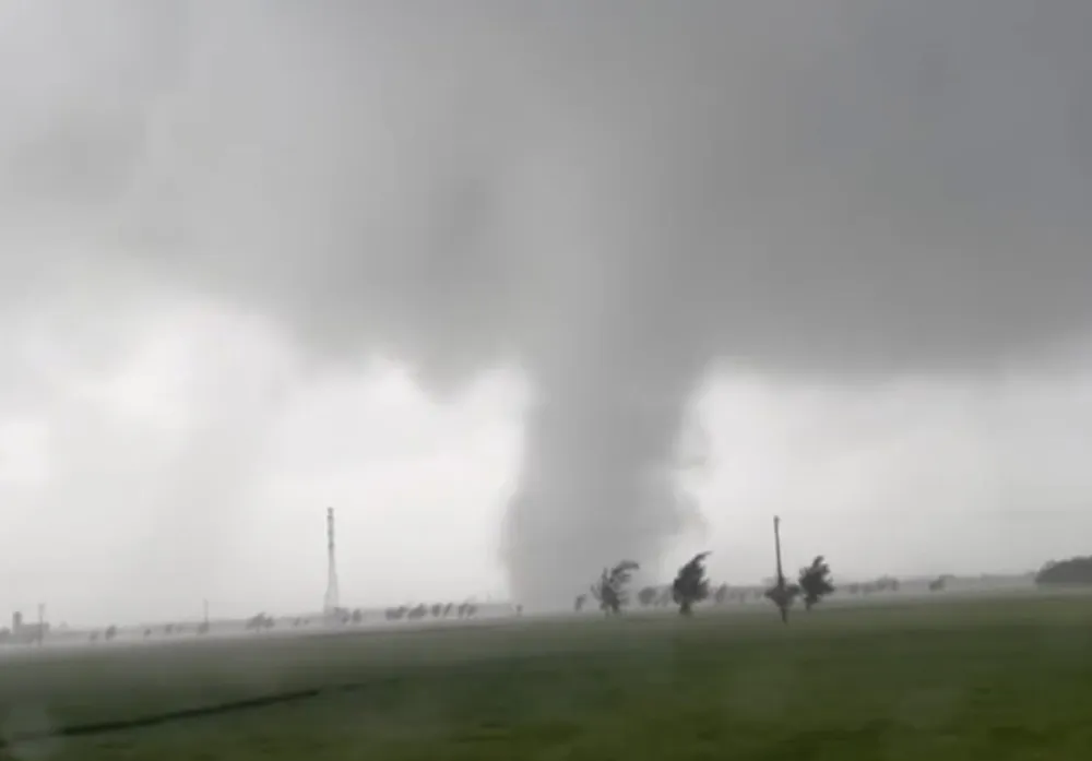 Vòi rồng ở xã Quỹ Nhất (tỉnh Ninh Bình) sáng nay 29-9