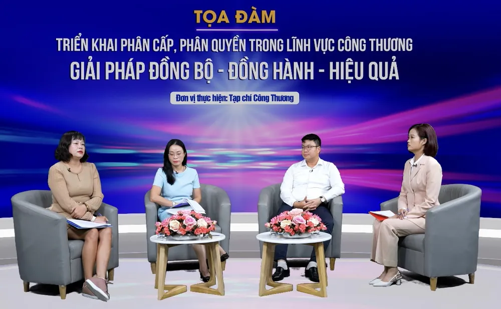 Quang cảnh cuộc tọa đàm ngày 7-11
