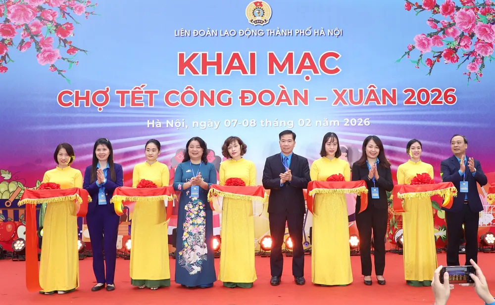 Hà Nội trao hàng ngàn phiếu mua hàng, suất quà tại chợ tết công đoàn
