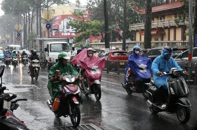 Mưa dông diện rộng ở Tây Nam bộ và Nam Trung bộ, có nơi trên 130mm