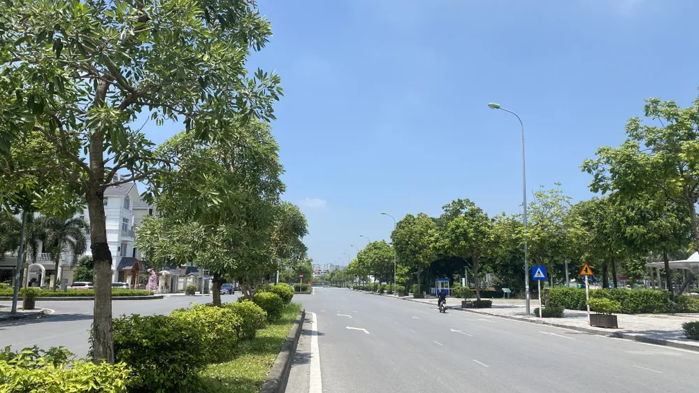 Nắng nóng ở Hà Nội và nhiều nơi tại Bắc bộ tái xuất từ ngày 31-5, dự báo nền nhiệt tiếp tục tăng trong những ngày tới. Ảnh: PHÚC HẬU