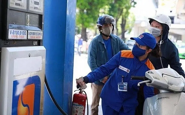 Mức giảm giá được áp dụng trên hệ thống phân phối của Petrolimex toàn quốc. Ảnh minh họa