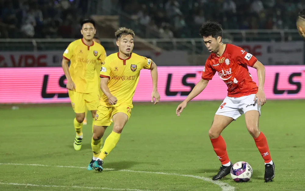 CLB TPHCM sẽ phải nỗ lực nhiều hơn để cải thiện tình hình. Ảnh: DŨNG PHƯƠNG